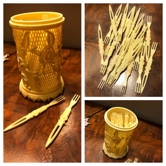 Vintage CELLULOID APPETIZER FORKS & HOLDER - Picture 3 of 7